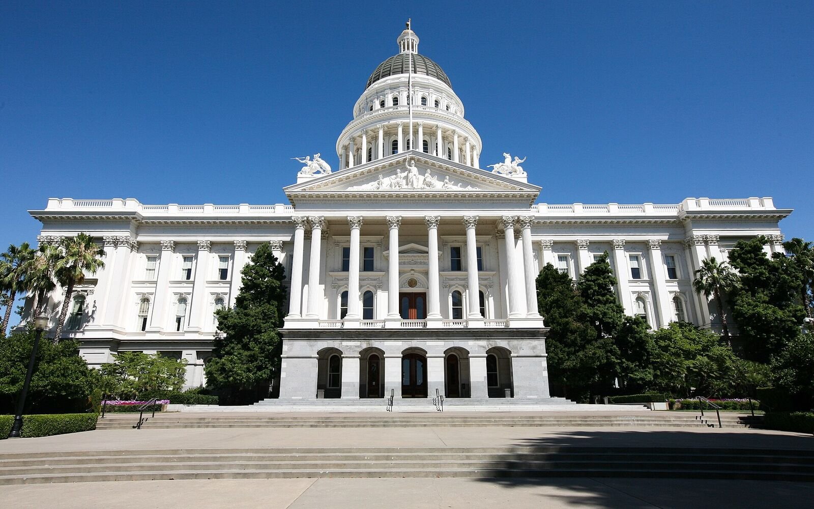 California State Capitol, Sacramento — Photo: site archive / public domain illustration