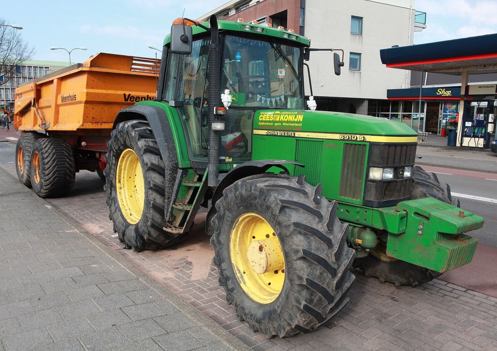 John Deere tractor with trailer in the Netherlands, illustrating farm diesel use, not a U.S. farm — Photo: joost j. bakker, CC BY 2.0